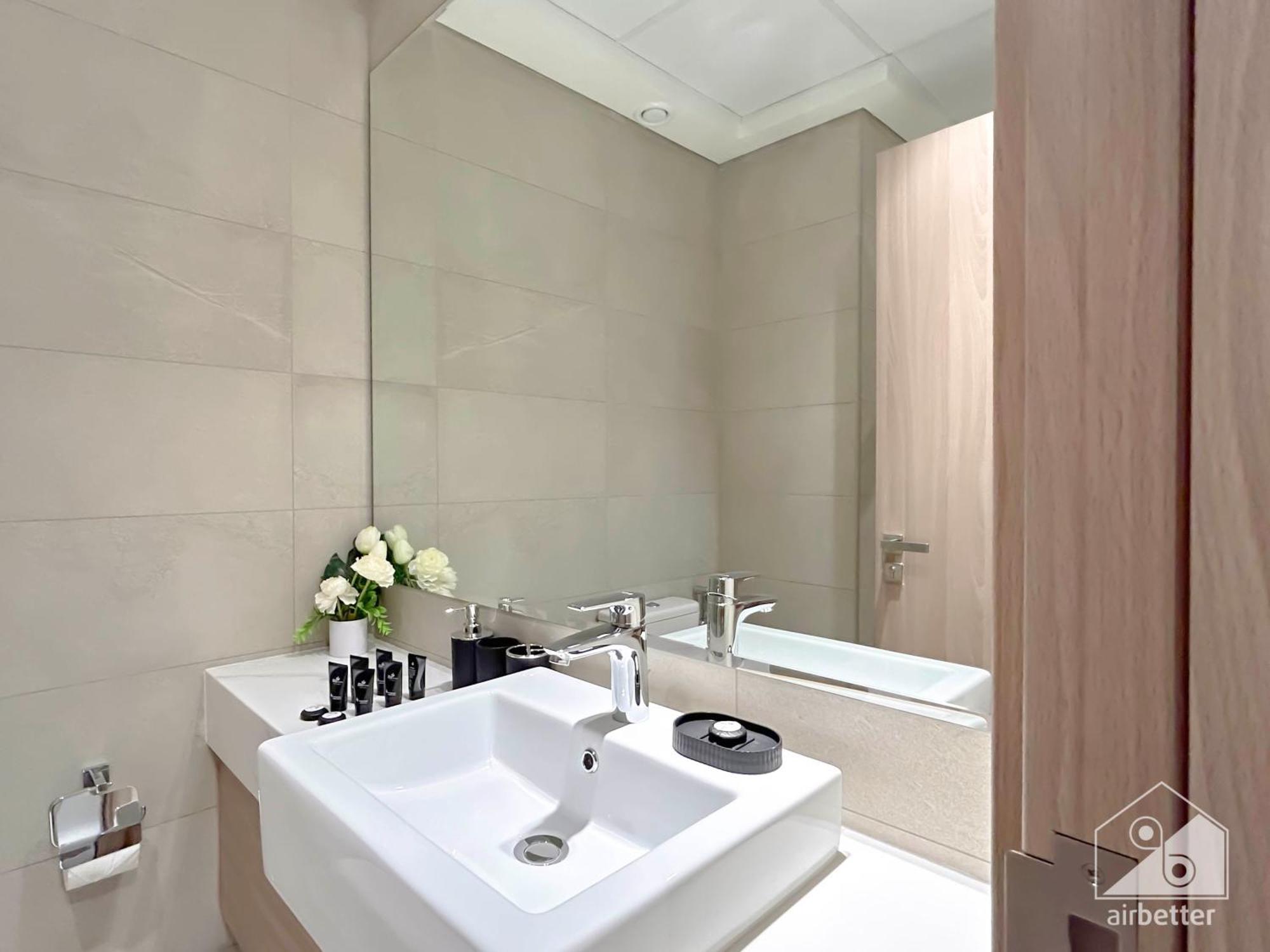 Charming Studio With Balcony In Azizi Riviera Dubai Luaran gambar